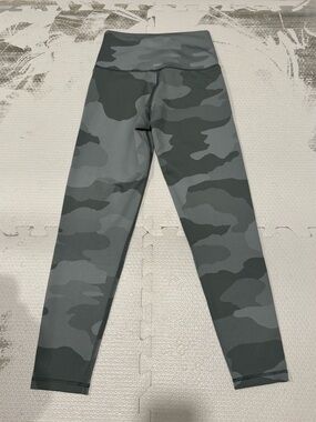 aerie' Olive green Camo High-Waist Leggings. Small short.